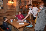 Zakopane. Otworzyła się największa restauracja na Krupówkach. Zapełniła się w 15 minut [ZDJĘCIA]