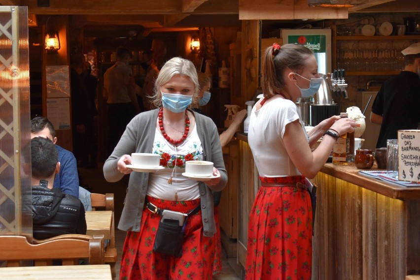 Zakopane. Otworzyła się największa restauracja na Krupówkach. Zapełniła się w 15 minut [ZDJĘCIA]