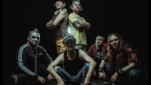 Mimo pojawienia się wielu nowych kapel, Hunter wciąż należy do czołówki zespołów grających heavy i thrash metal, stylem przypominając takie kultowe grupy jak Turbo czy Kat. Debiutancki album zespołu ukazał się dopiero dziesięć lat po jego utworzeniu. Za sprawą dobrego przyjęcia „Requiem”, kapela zaczęła intensywnie koncertować, jednak w skutek ponad ośmioletniej przerwy pomiędzy pierwszym a drugim albumem, prawdziwą popularność zyskała dopiero po 2003 roku.