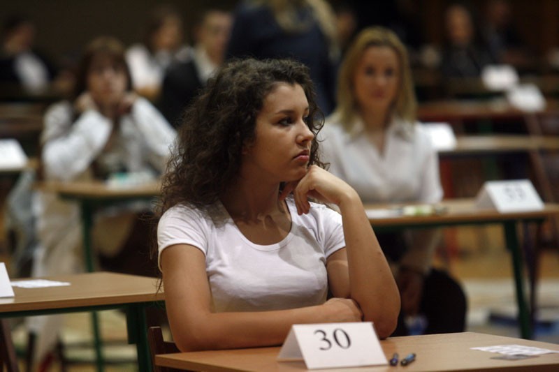 Legnica: Uczniowie rozpoczęli Egzamin Maturalny(ZDJĘCIA)