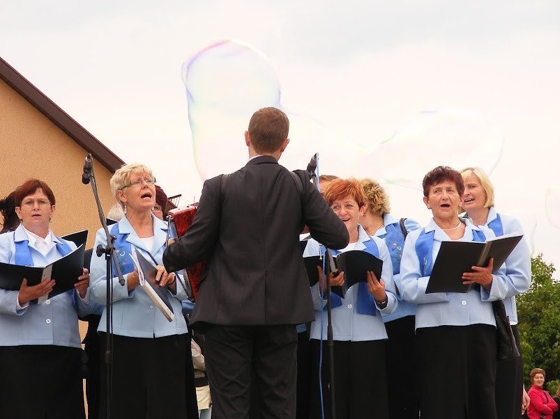 Koncert chóru Strzelenka na festynie w Tuchomiu