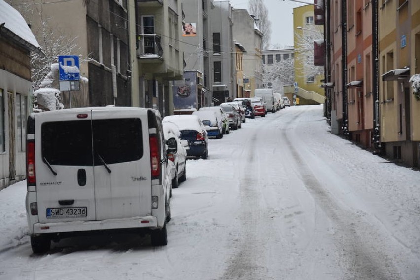Śląskie: Tragiczne warunki i chaos na drogach [ZDJĘCIA] Zamiecie śnieżne we wtorek!