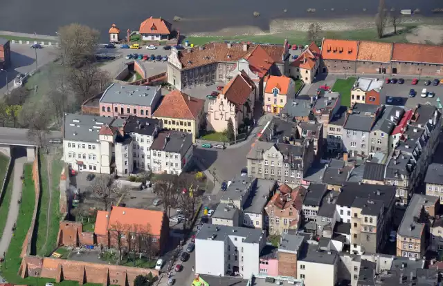 Nie masz pomysłu na niedzielę? Wybierz się na spacer po Grudziądzu i jego historii. Zapraszają przewodnicy PTTK. Właśnie rozpoczynają cykl letnich spacerów po mieście.