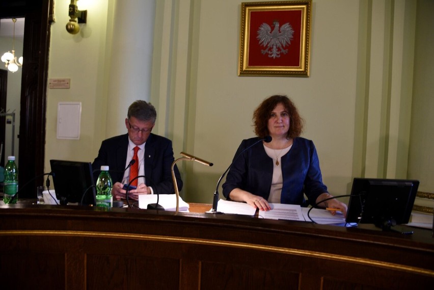 Nowy Sącz. Iwona Mularczyk złożyła rezygnację z funkcji przewodniczącej rady miasta. Krzysztof Głuc następcą