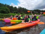 Bolące Piszczele Bełchatów grupa Nordic Walking na spływie kajakowym