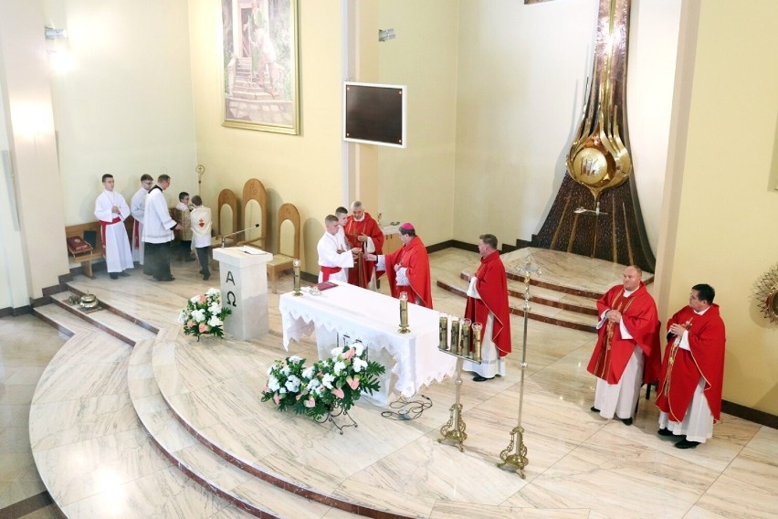 Biskup Krzysztof Chudzio udzielił sakramentu bierzmowania w parafii pw. Miłosierdzia Bożego na os. Rycerskim w Przemyślu [ZDJĘCIA]