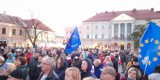 Demonstracja zwolenników Unii Europejskiej na rynku w Kielcach. Zobaczcie co się działo. Dużo zdjęć