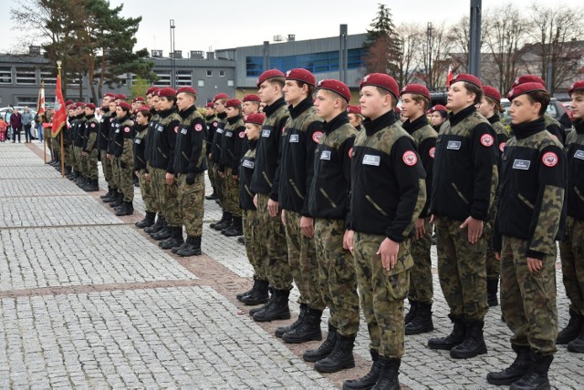 Kadeci klas mundurowych II LO w Chrzanowie złożyli uroczyste ślubowanie