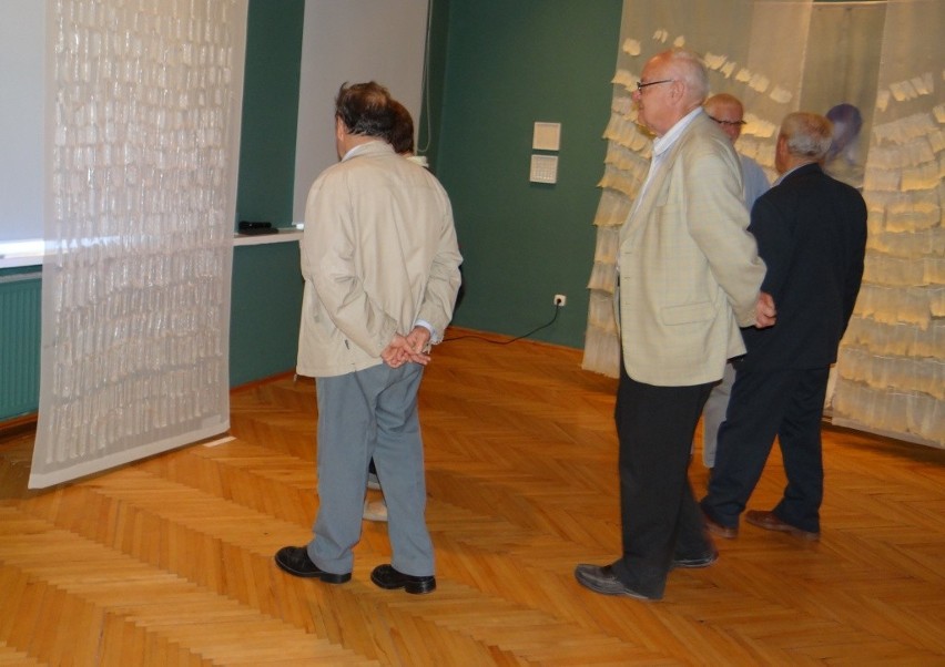 &quot;Przenikanie tkanina/malarstwo&quot; - wystawa Barbary Pierzgalskiej w Muzeum Regionalnym w Radomsku