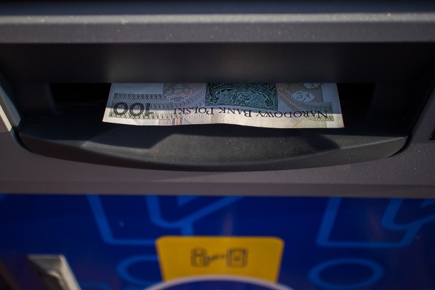 Złodzieje ukradli pieniądze z bankomatu w Katowicach