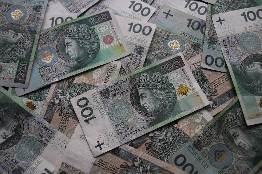 Złodzieje ukradli pieniądze z bankomatu w Katowicach