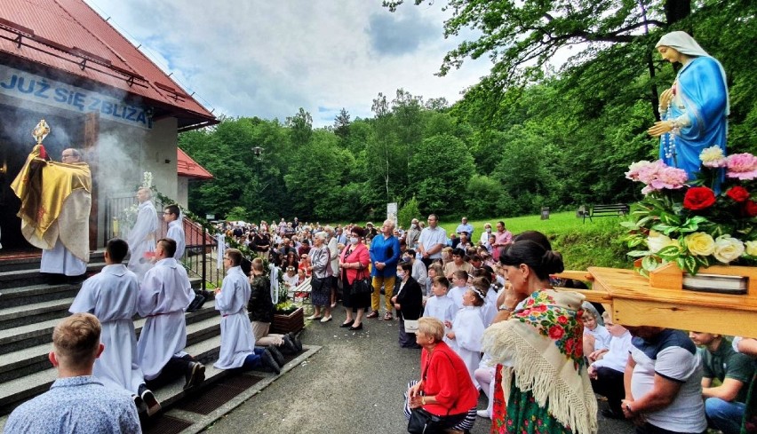 Procesje Bożego Ciała w Falkowej: skromnie, ale dostojnie [ZDJĘCIA]