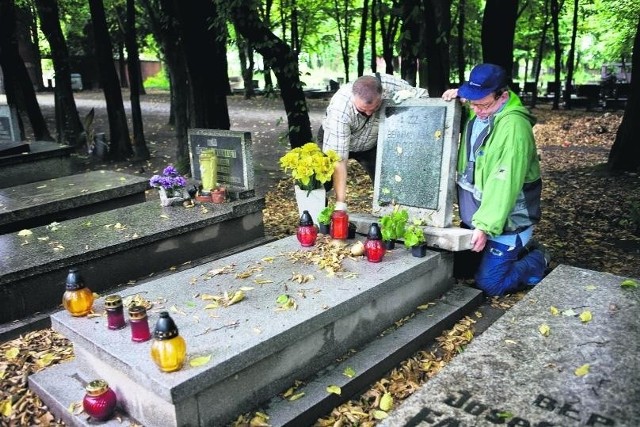 70 tys. złotych - na tyle oszacowano straty na cmentarzu przy ul. Lotniczej