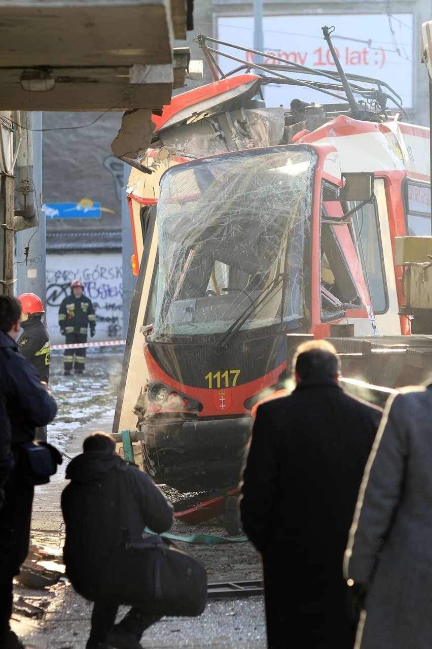 Tramwaj wbił się w ścianę budynku przy ul. Jana z Kolna w Gdańsku