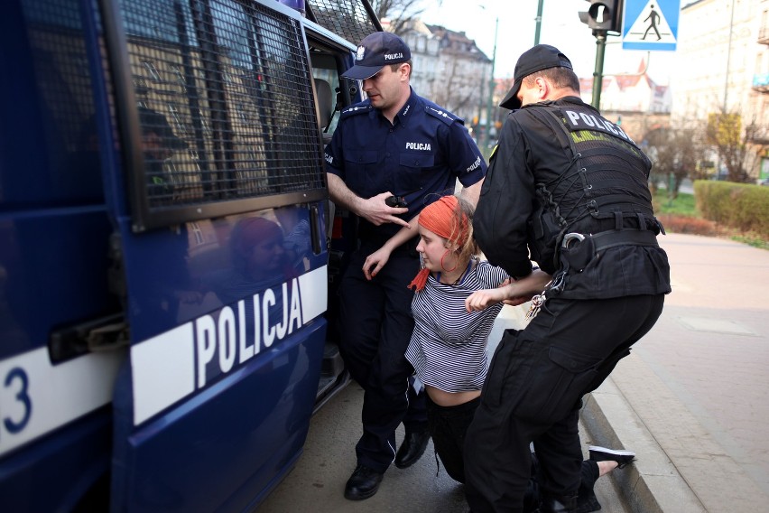Policja, anarchiści i MPK. Sprzeczka w tramwaju po manifestacji 