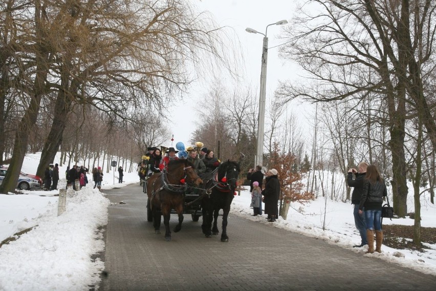 Arcybiskup Wiktor Skworc na procesji konnej w Pietrowicach Wielkich [ZDJĘCIA]