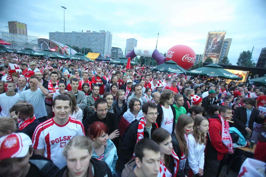 Strefa kibica w Katowicach szaleje na meczu Polska - Rosja [ZDJĘCIA]