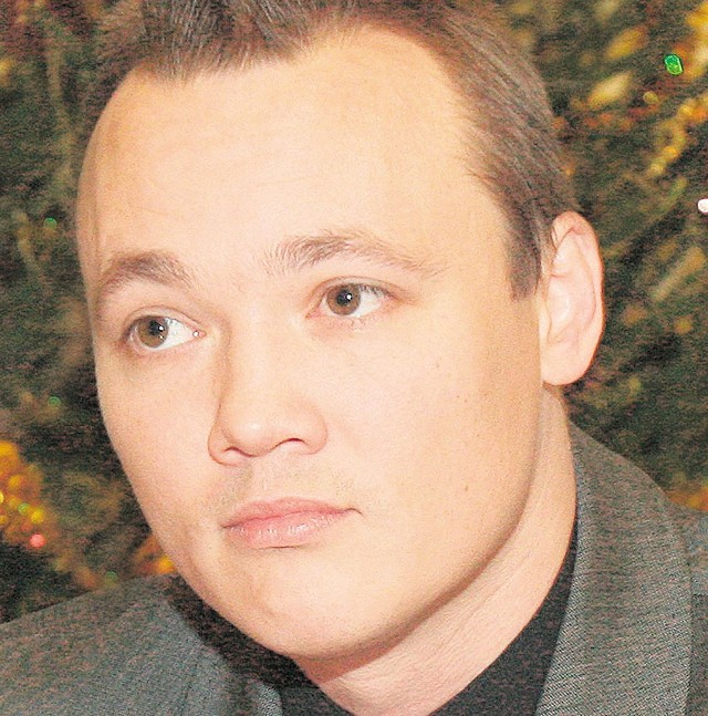 Tomasz Sadzyński zachęca łodzian do udziału w konsultacjach poprzez telewizyjne spoty.