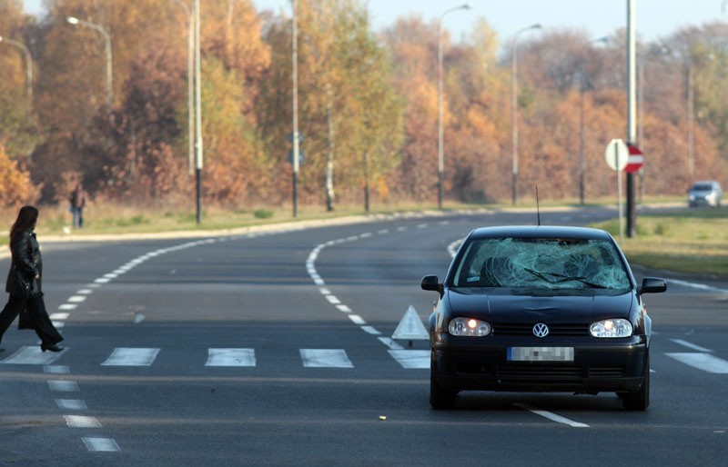 Łódź: kierowca potrącił kobietę na pasach [ZDJĘCIA]