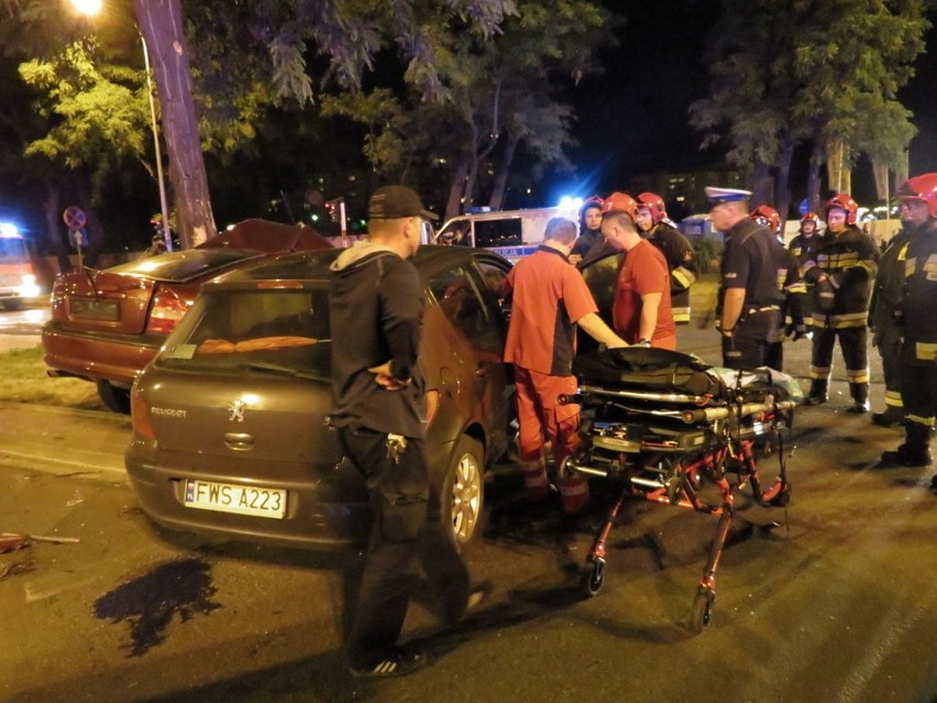 Dwie osoby ranne w wypadku przy ul. Bystrzyckiej (ZDJĘCIA)