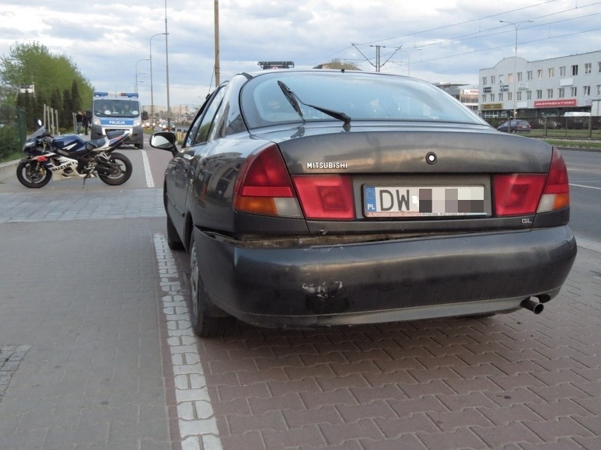 Wrocław: Motocyklista zderzył się z samochodem na ul. Legnickiej (ZOBACZ)