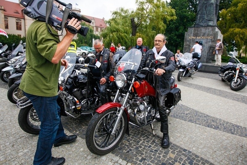 Parada około 150 motocyklistów rozpoczęła w Poznaniu obchody...