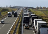 A2: Ciężarówki blokują autostradę, bo ich kierowcy łamią zakaz wyprzedzania 