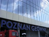 Poznań: Nowy dworzec PKP ma już swój szyld [ZDJĘCIA]