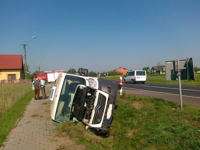 Zginęła 16-latka. Pod Wieluniem bus wjechał w grupę dzieci.