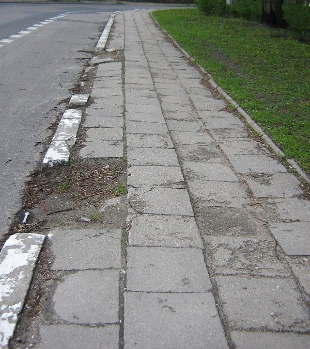 Tak wyglądał chodnik przed rozpoczęciem prac