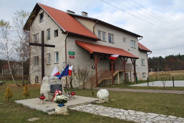 W Krzywopłotach stanął obelisk upamiętniający żołnierzy