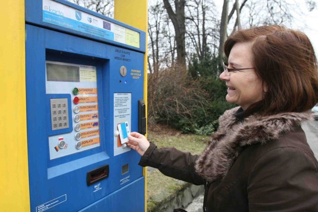 Mieszkańcy chwalą sobie pomysł, by za pomocą e-karty płacić za korzystanie z miejskich atrakcji