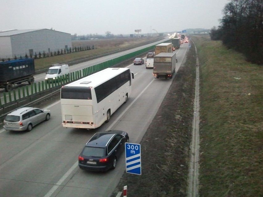 Wypadek na odcinku A4 Legnica - Wrocław. Trzy osoby ranne