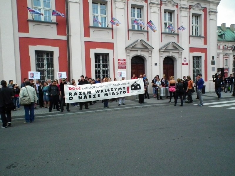 Poznań: Demonstracja anarchistów pod Urzędem Miasta [ZDJĘCIA]