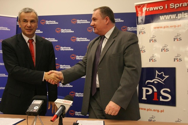 Koalicja PO-PiS. Andrzej Biernat - PO (z lewej) i Jarosław Jagiełło - PiS.