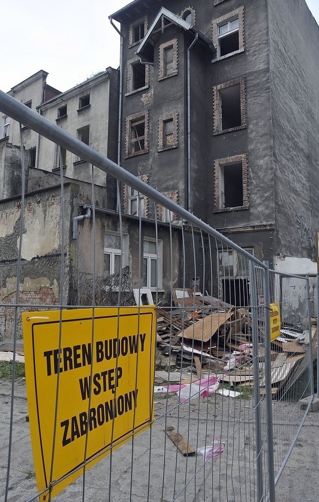 Gdańsk: Na Jana z Kolna burzą kolejne budynki (ZDJĘCIA)