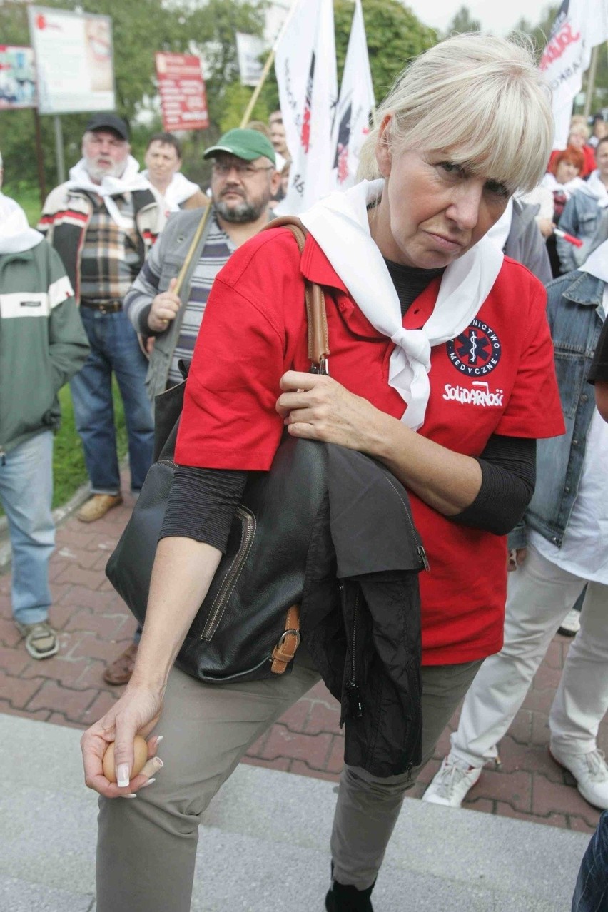 Salowe z Dąbrowy Górniczej zaostrzą protest [ZDJĘCIA i FILM]