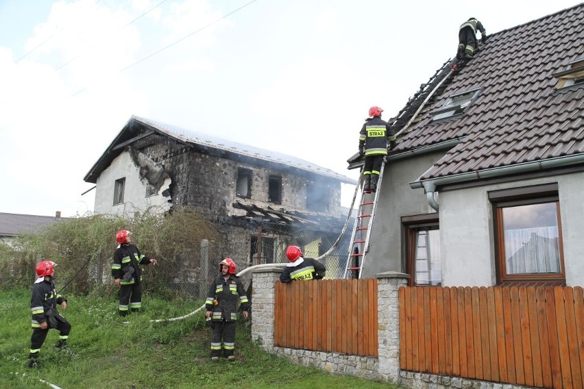 Psie Pole: Pożar dwóch domów przy ul. Miejskiej (ZDJĘCIA)