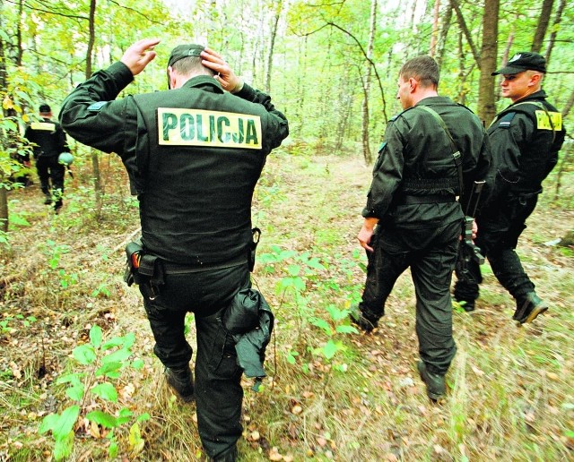 Może inspiracją do plotek był widok policjantów poszukujących zaginionego legniczanina