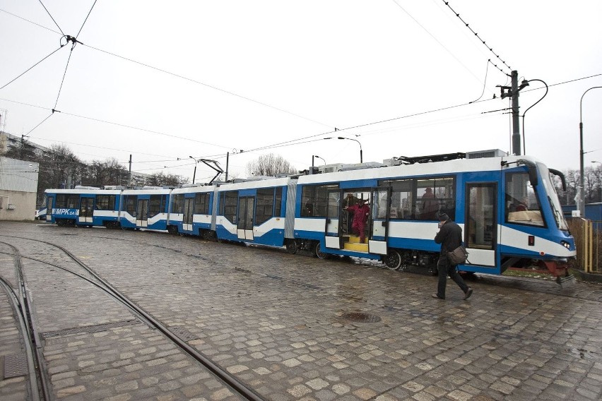 We Wrocławiu powstał najdłuższy tramwaj w Polsce (ZDJĘCIA, FILM)