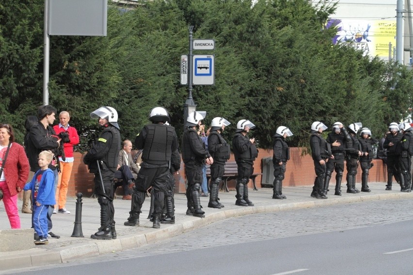 Nietolerancyjny Wrocław. Gdyby nie policja, Marsz Równości przyniósłby ofiary? (ZDJĘCIA, FILMY)