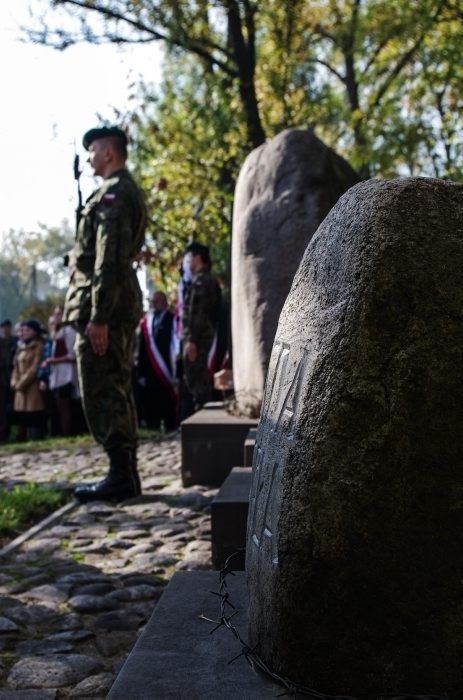 68. rocznica deportacji na Syberię: Złożyli kwiaty pod pomnikiem (ZDJĘCIA)