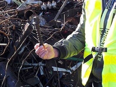 Bytomskie złomowiska pod kontrolą policjantów i strażników miejskich [ZDJĘCIA]