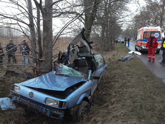 2 osoby zginęły a 12 zostało rannych w 10 wypadkach w piątek i sobotę świątecznego długiego weekendu.