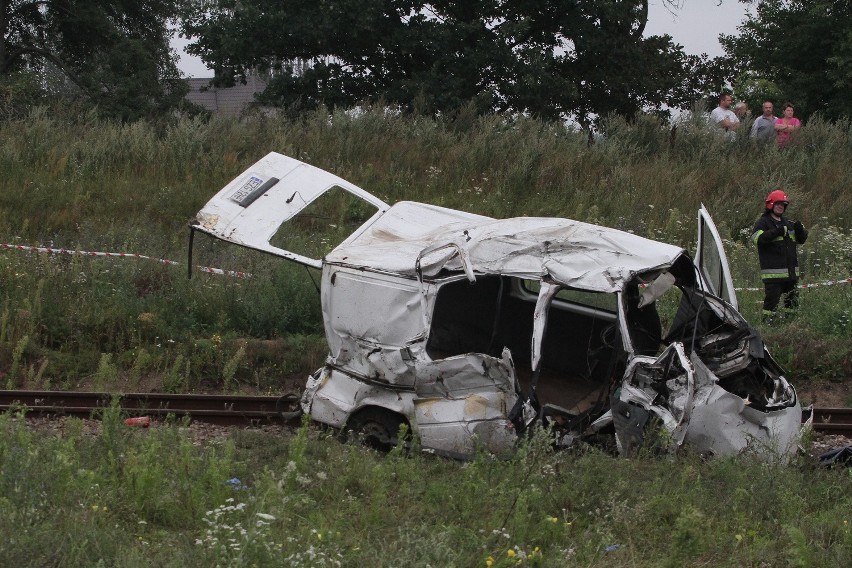 9 osób zginęło w wypadku busa na niestrzeżonym przejeździe...