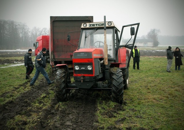 Wyciąganie TIR-a wymaga zamknięcia ulicy Szczecińskiej.