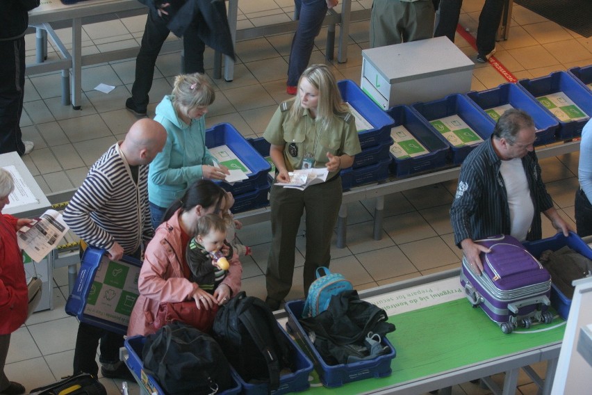 Nieudany strajk włoski celników na lotnisku w Pyrzowicach [ZDJĘCIA]