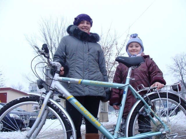 Marysia i Chiara odebrały rower, który wygrała dla nich mama