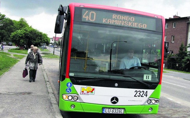 Pasażerowie skarżą się na ścisk w "czterdziestce"