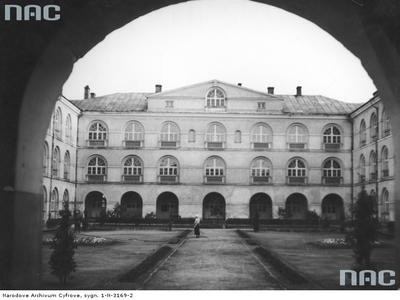 Dziedziniec uniwersytecki. Lata 1929 - 1939